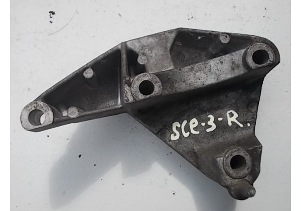 Кронштейн двигуна правий Renault, 1.5 DCi, 8200437464